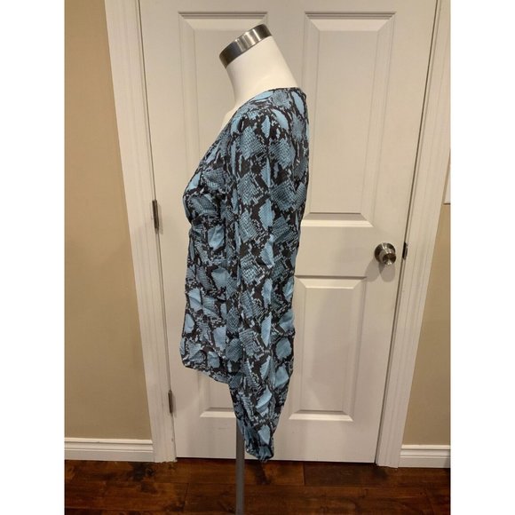 Rebecca Minkoff "Cindy" Blue Snakeskin Print V-Neck Top, Size Medium NWT $168 - Picture 5 of 7